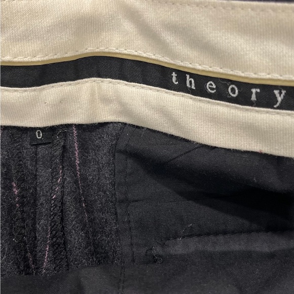 THEORY Grey Wide Pink Pinstripe suit. Size 0 - Picture 11 of 11